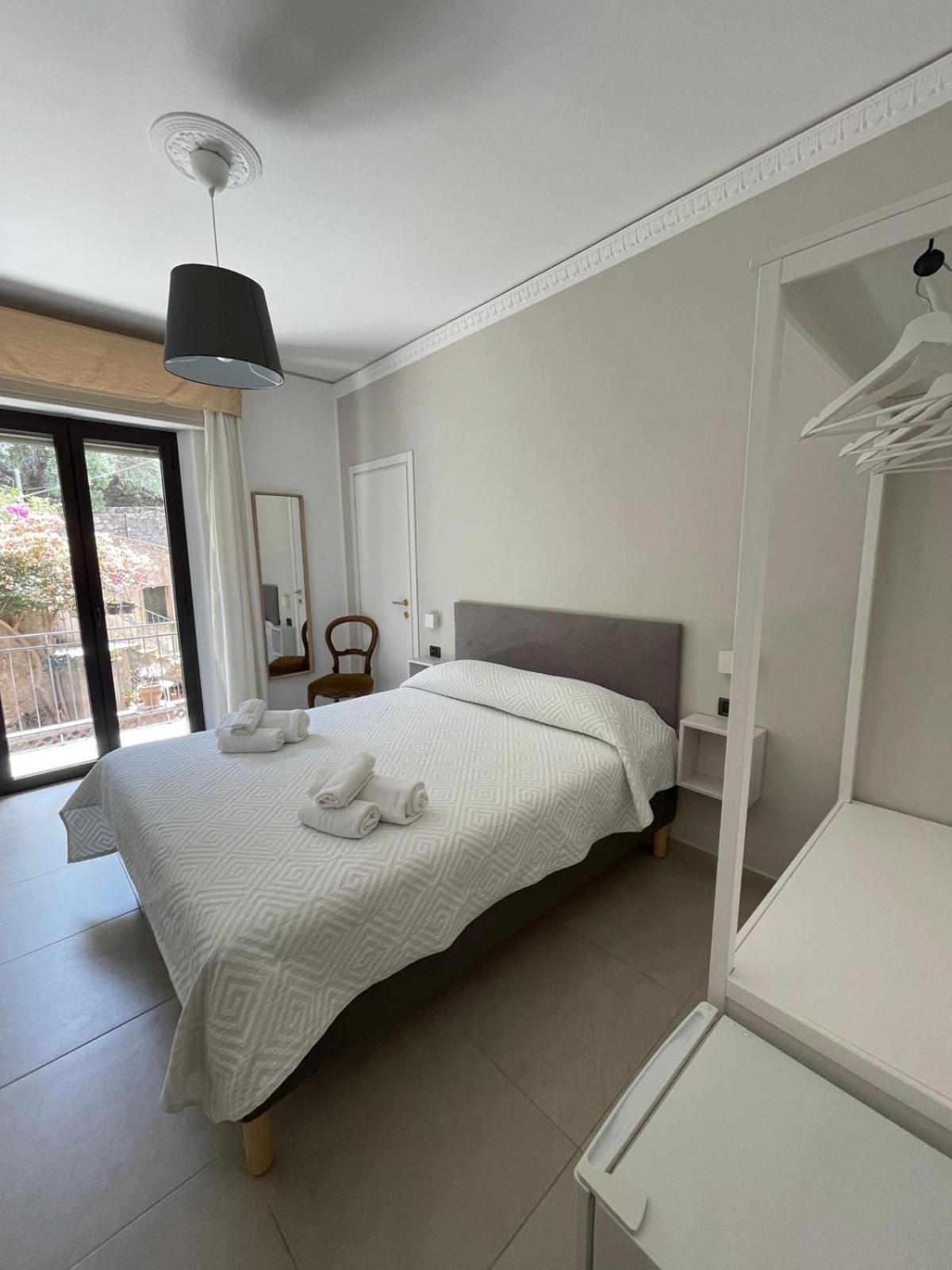 Mira Taormina Rooms Bagian luar foto